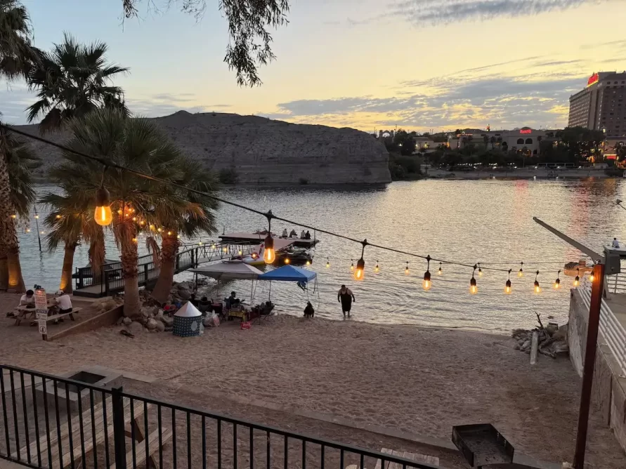 Cozy River Front Lookout